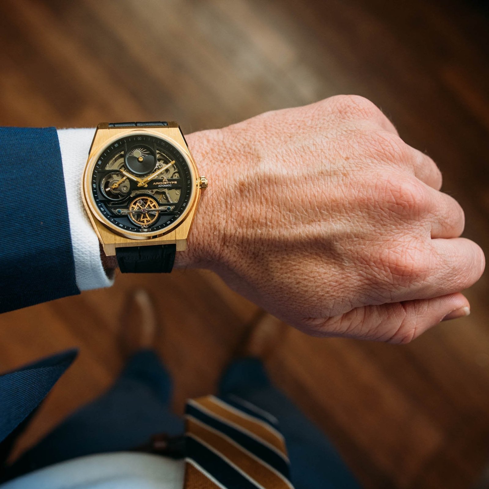 Archetype Rogue Automatic Gold Black - Image 4